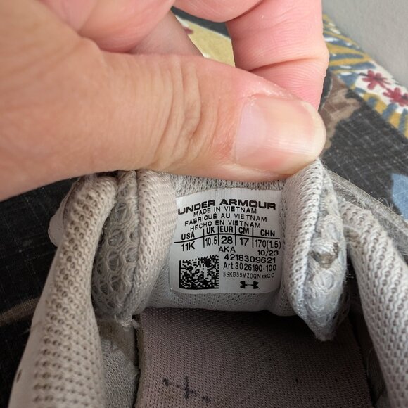 Under Armour shoes - Picture 6 of 6